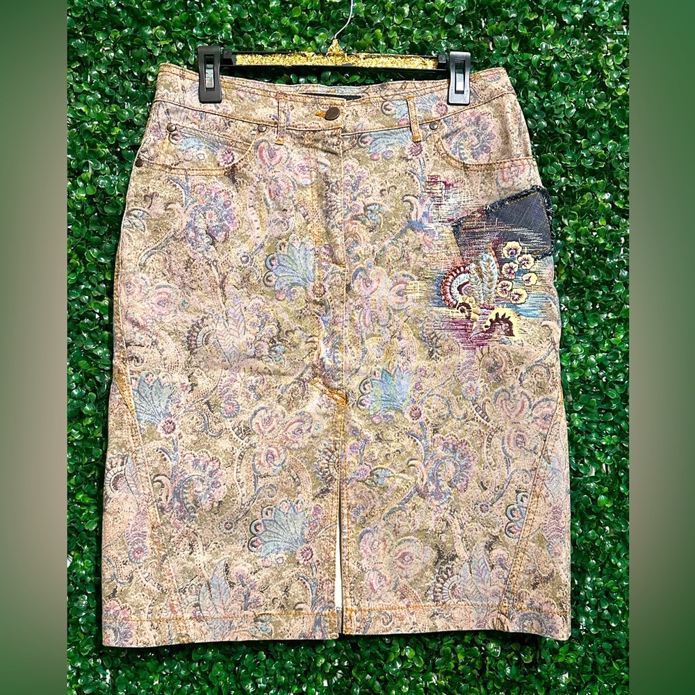 GATTINONI 
Made in Italy 
Designer Skirt 
DAL 1946 
US Women’s Size 32. Unique!